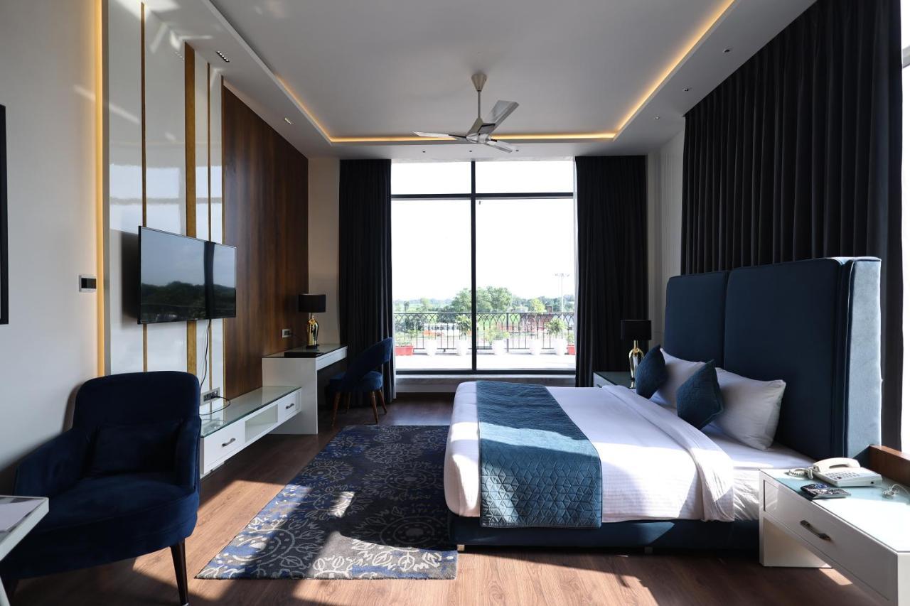 The Ramayana Hotel, Ayodhya Extérieur photo