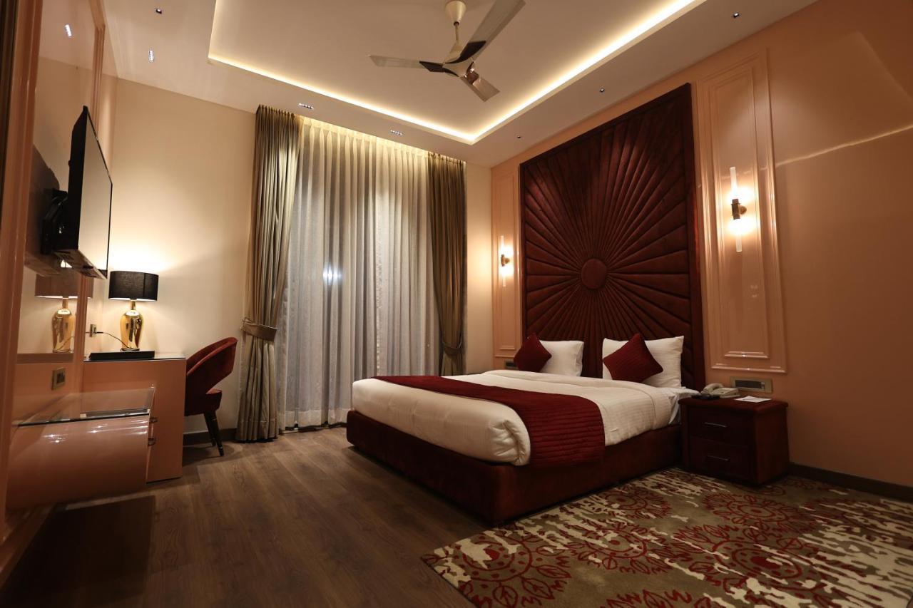 The Ramayana Hotel, Ayodhya Extérieur photo