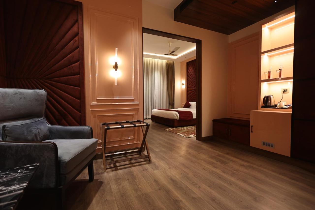 The Ramayana Hotel, Ayodhya Extérieur photo