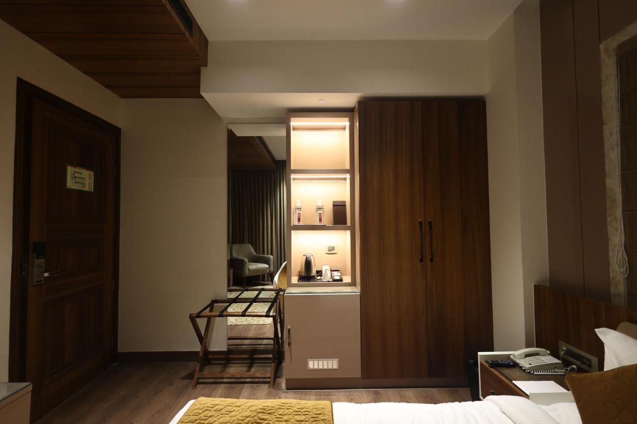The Ramayana Hotel, Ayodhya Extérieur photo