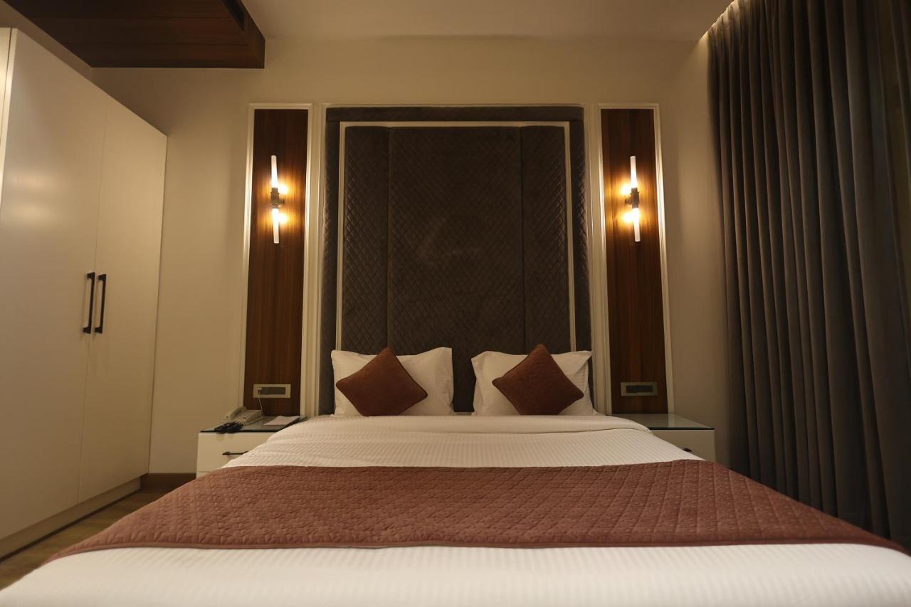 The Ramayana Hotel, Ayodhya Extérieur photo