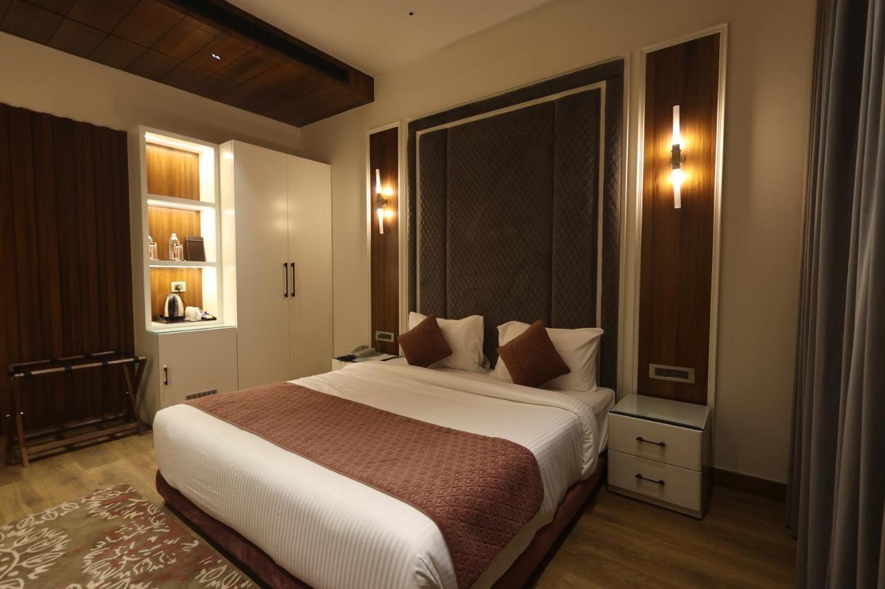 The Ramayana Hotel, Ayodhya Extérieur photo