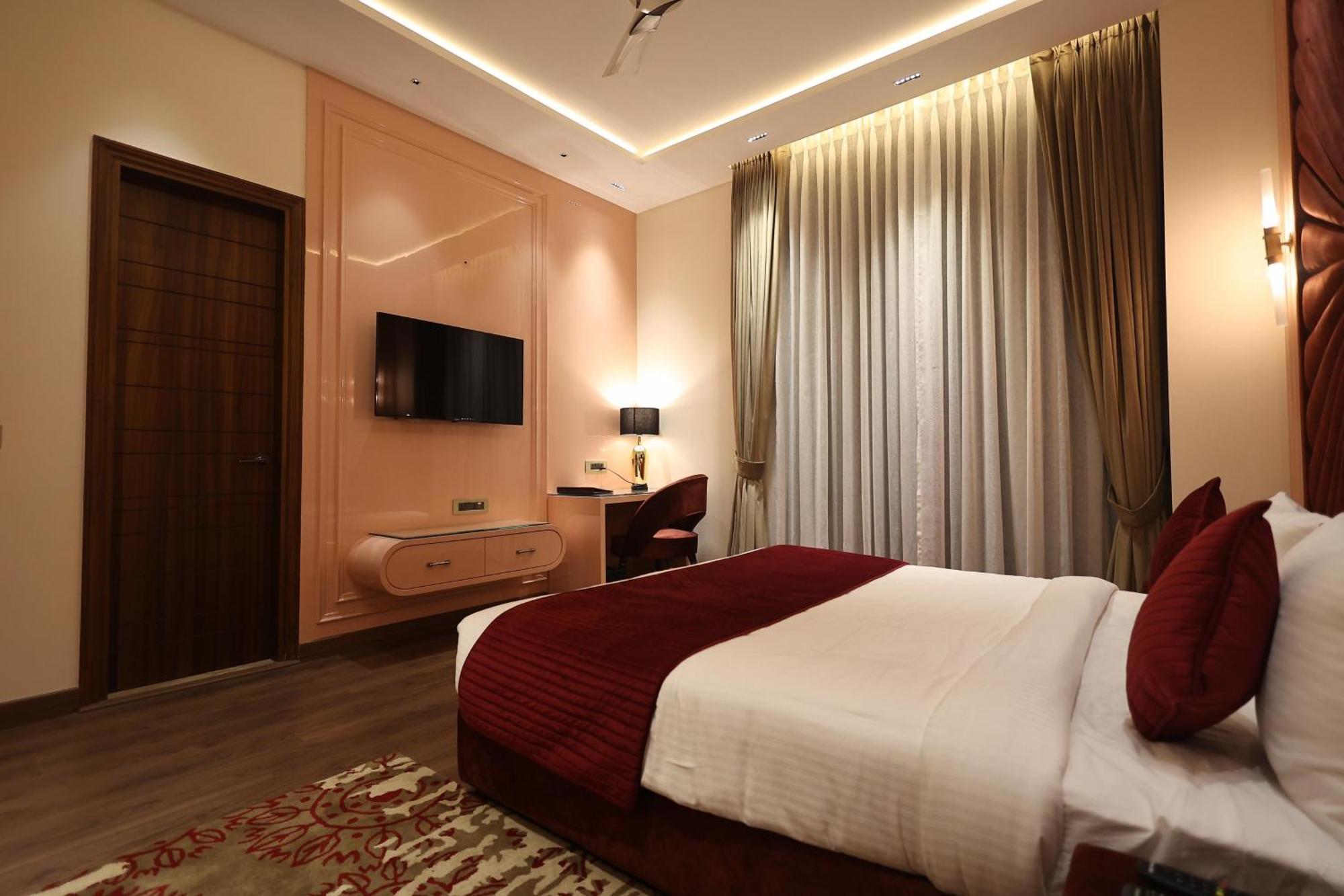 The Ramayana Hotel, Ayodhya Extérieur photo