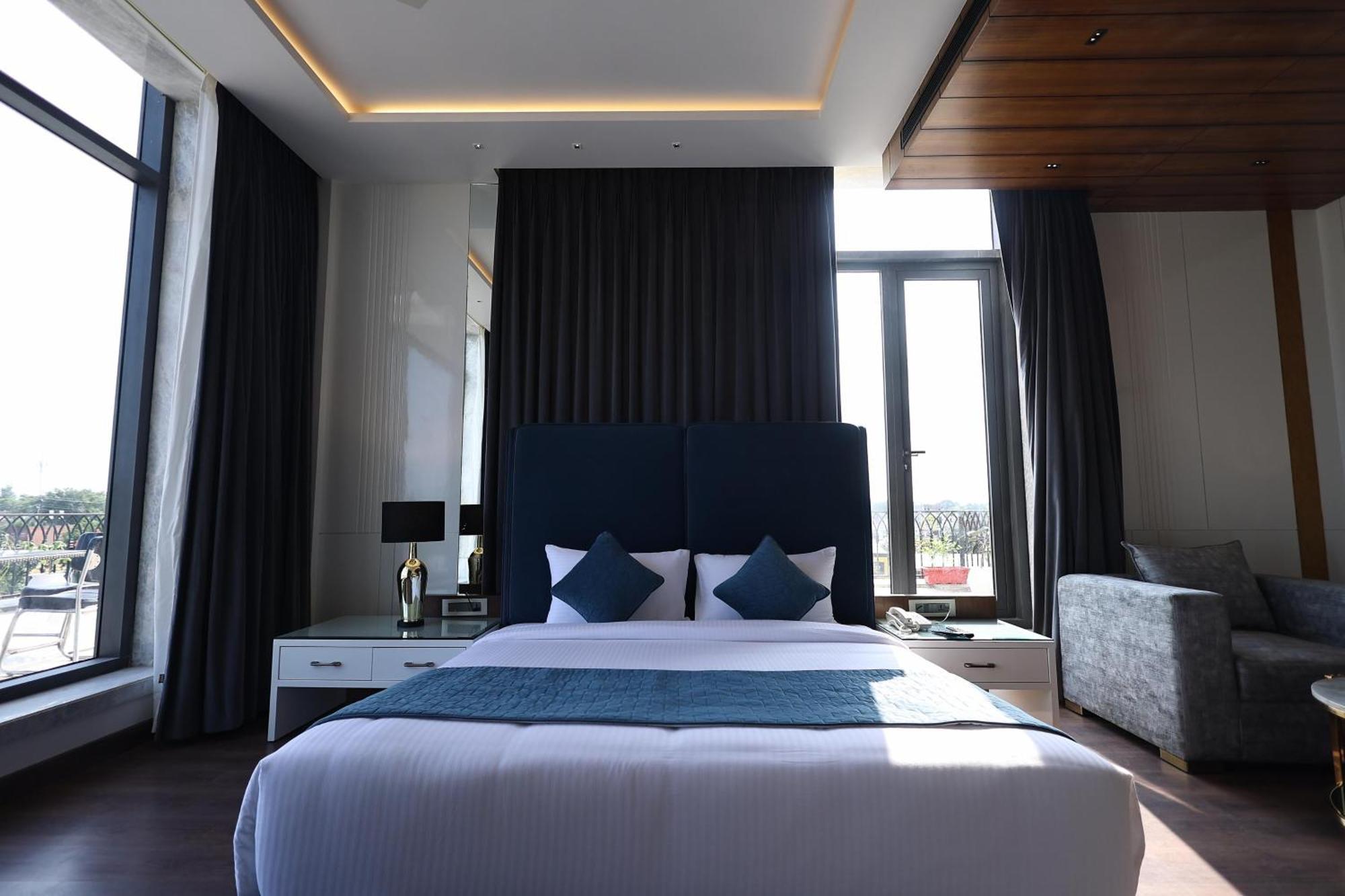 The Ramayana Hotel, Ayodhya Extérieur photo